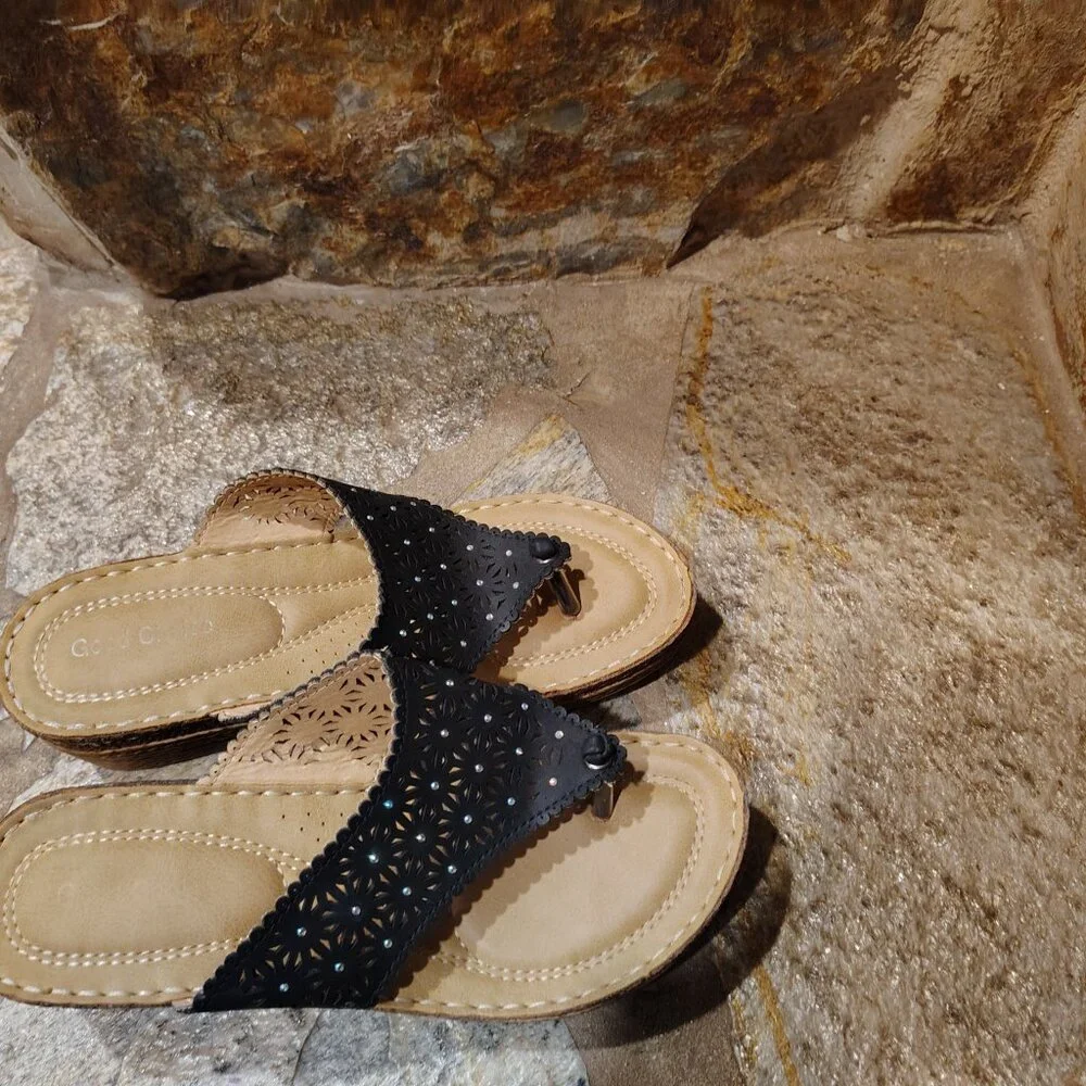 GC Good Choice Women's Wedge Thong Black and Tan Sandals Size 8